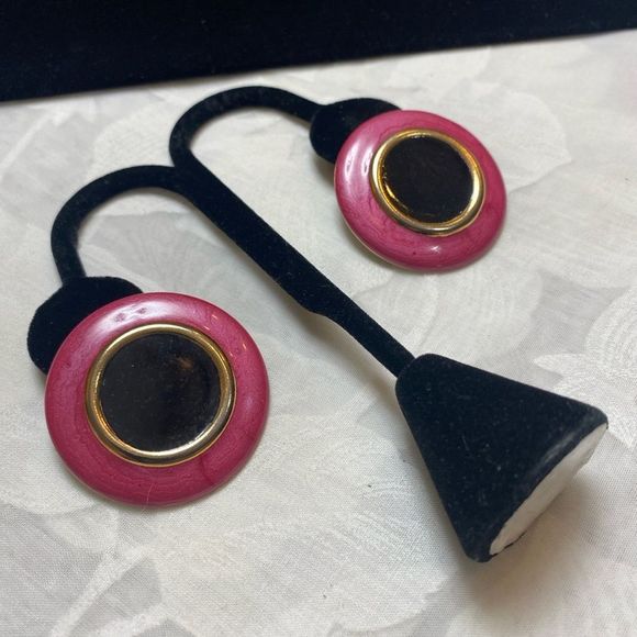 Vintage Pink And Black Enamel Earrings - Picture 9 of 12